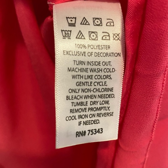 EUC fuschia chiffon girl’s dress w/ appliqué 3T. Perfect condition, worn once. - Picture 4 of 5